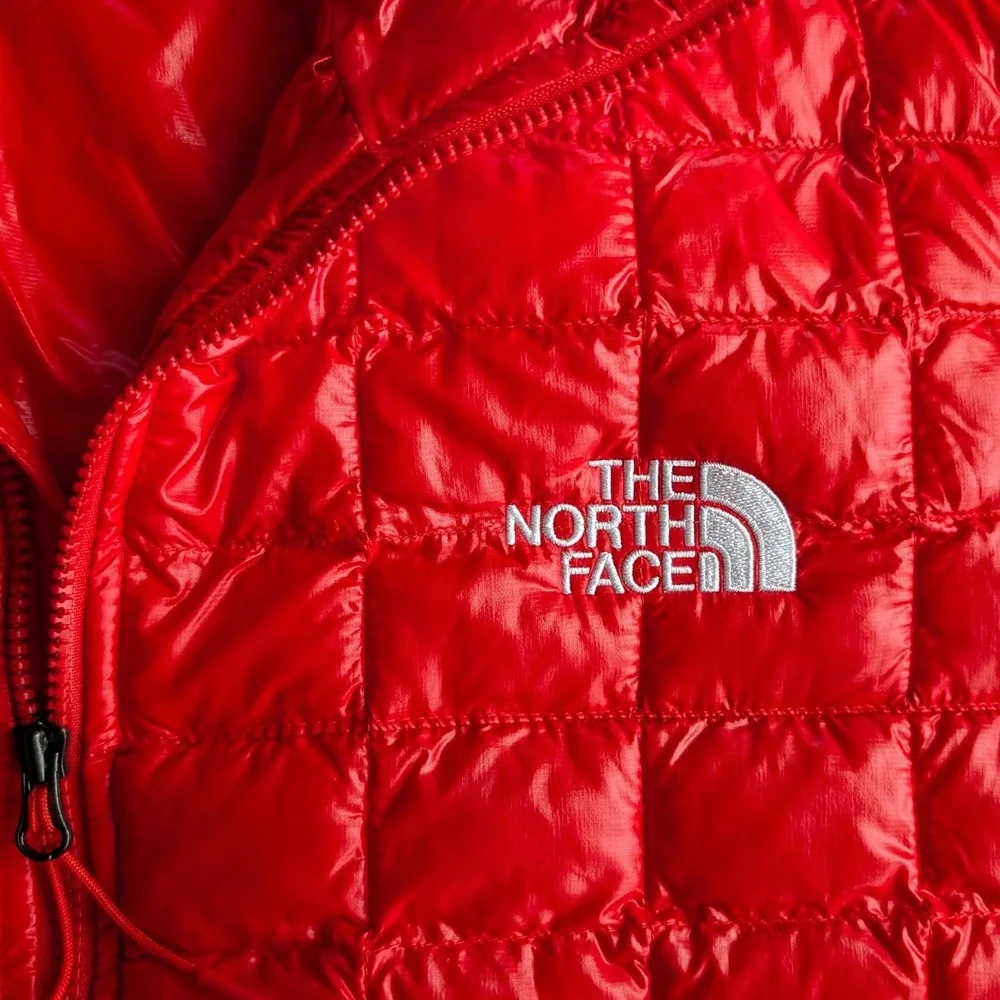 The North Face Mens Thermoball Eco Puffer Jacket Red Quilted Full Zip Medium